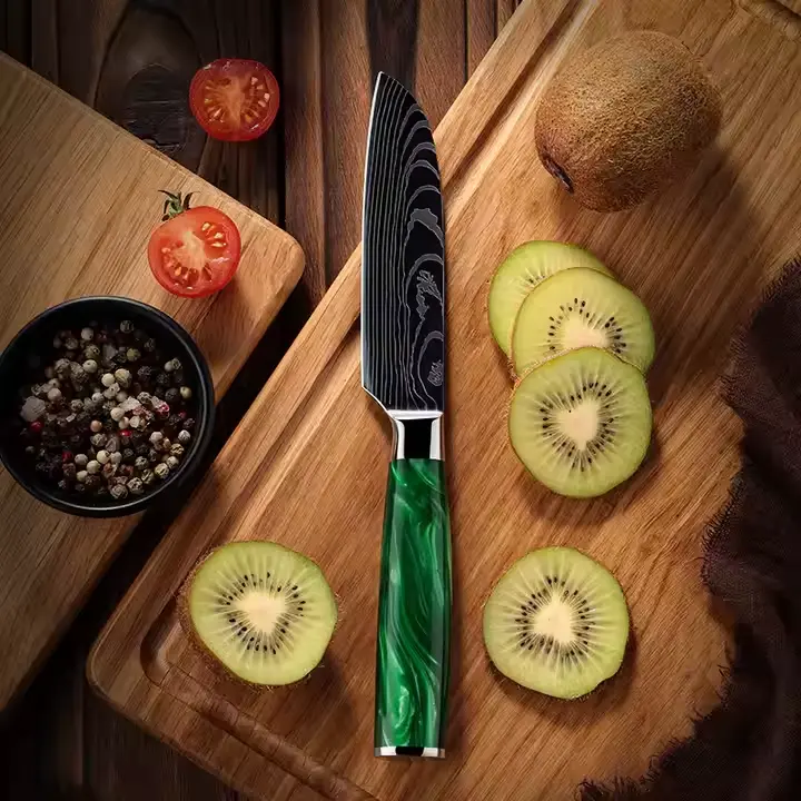 Cuchillo Santoku de 5" con mango de resina