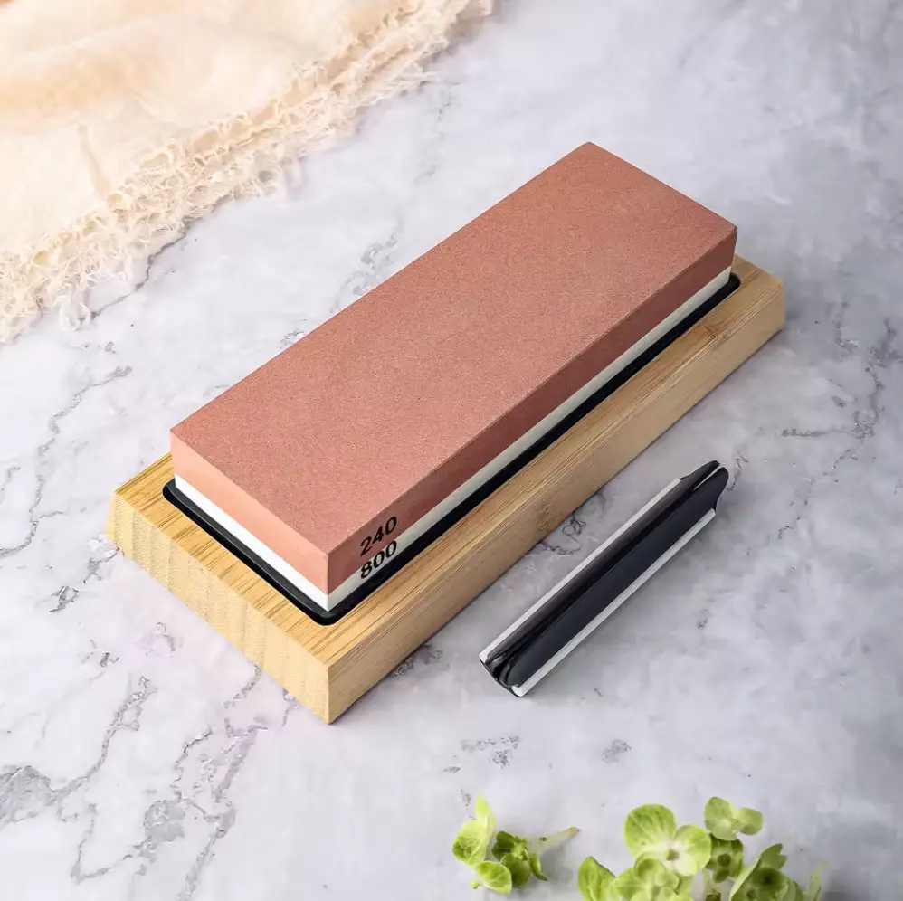 Piedra de afilar profesional de doble cara con grano 240/800 con base de bambú antideslizante y guía de ángulo